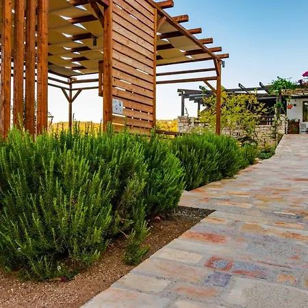 Kalopetri לינה וארוחת בוקר